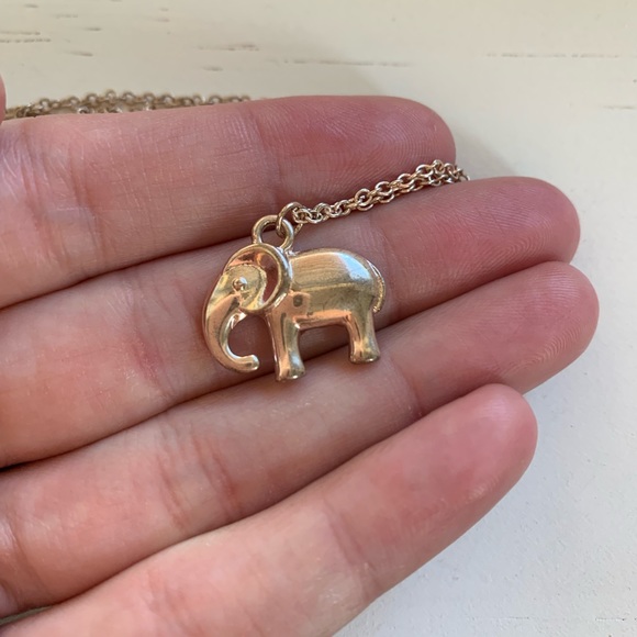 Cute rose gold elephant charm necklace - Picture 3 of 6
